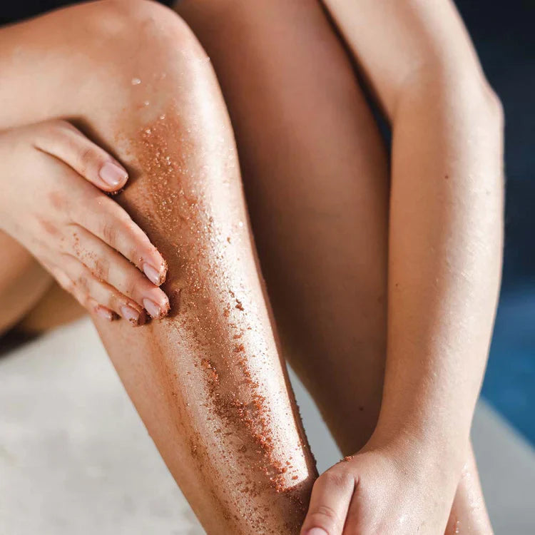 Exfoliant cu strălucire cu ciocolată pentru piele netezită și hrănitoare 200 g